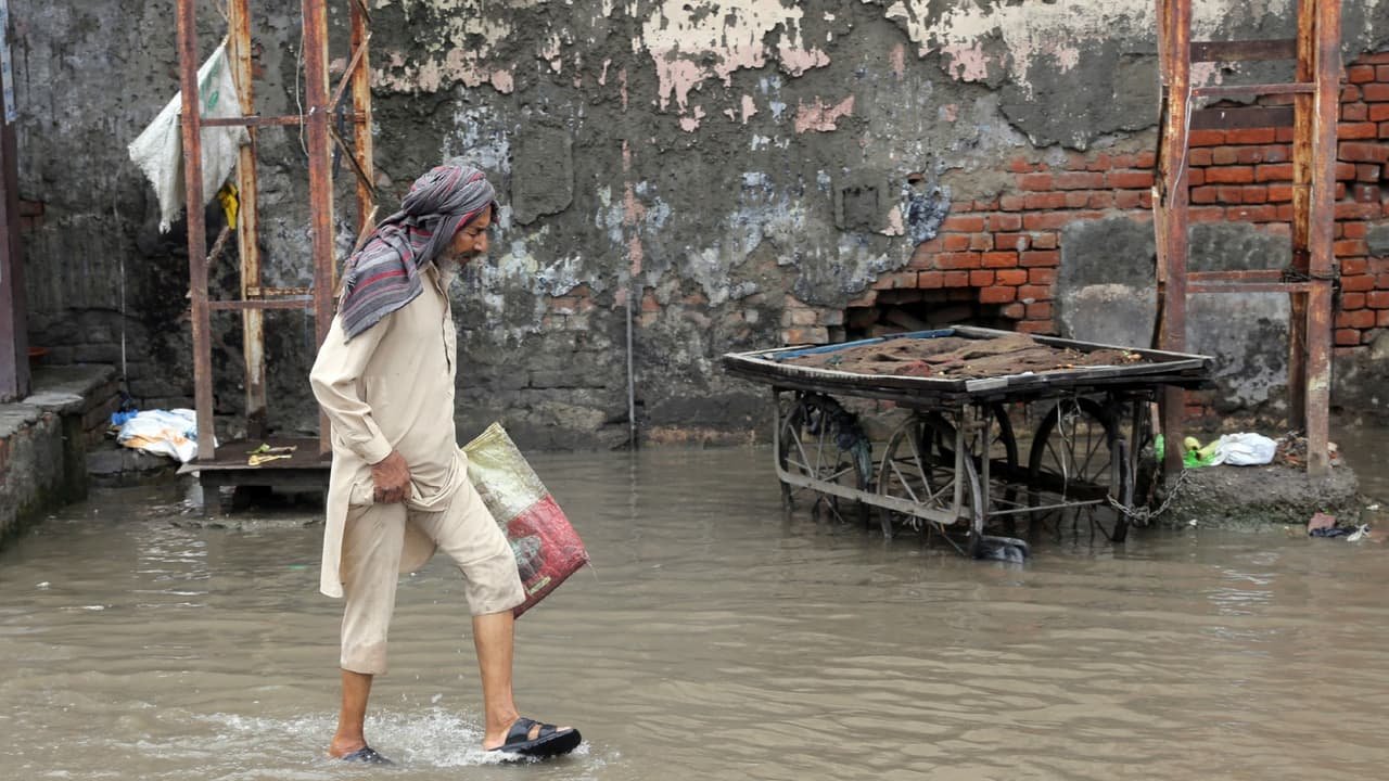 मानसून का प्रकोप: पूरे भारत में मूसलाधार बारिश, बाढ़ का कहर
