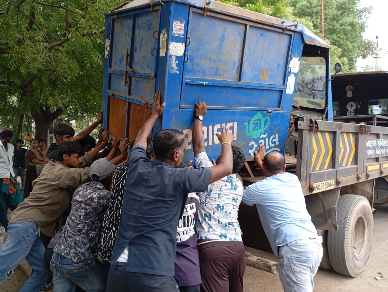 અમદાવાદ નગરપાલિકાએ 15 દિવસની ડ્રાઈવમાં 708 હાથગાડીઓ, હજારો અતિક્રમણ દૂર કર્યા
