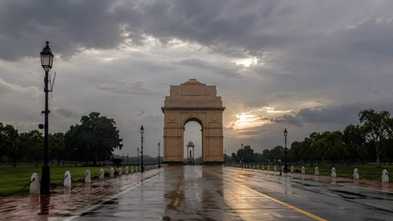 Delhi battles sweltering humidity under yellow alert; heavy rain to lash these states soon