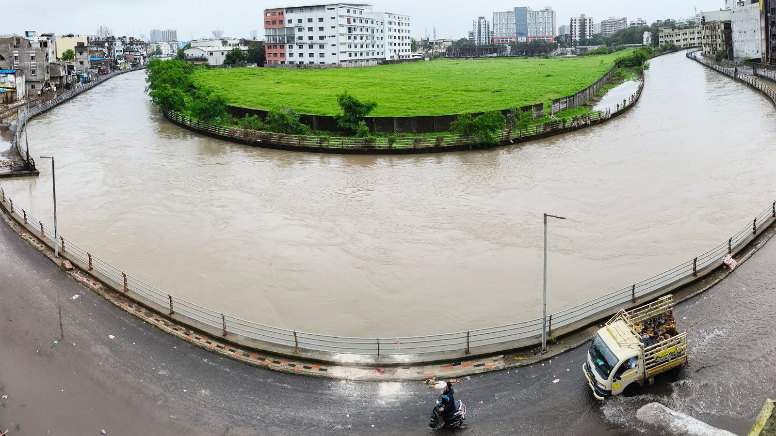 Gujarat Hardlook | Surat’s creeks: A flood of challenges