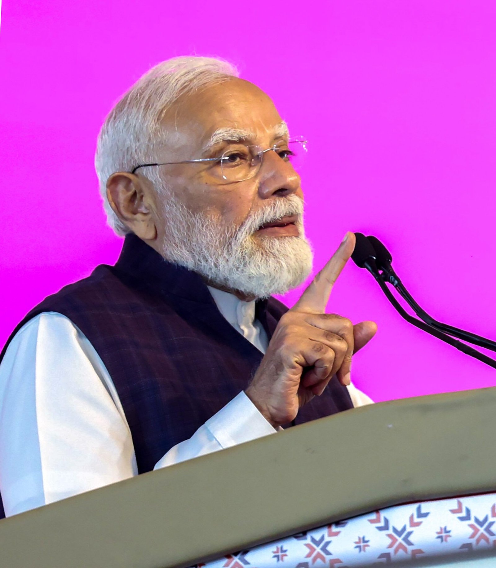 पीएम मोदी ने गुजरात में बारिश, बाढ़ की स्थिति की समीक्षा की; एनडीआरएफ की दो और टीमें दिल्ली से हवाई मार्ग से भेजी गईं