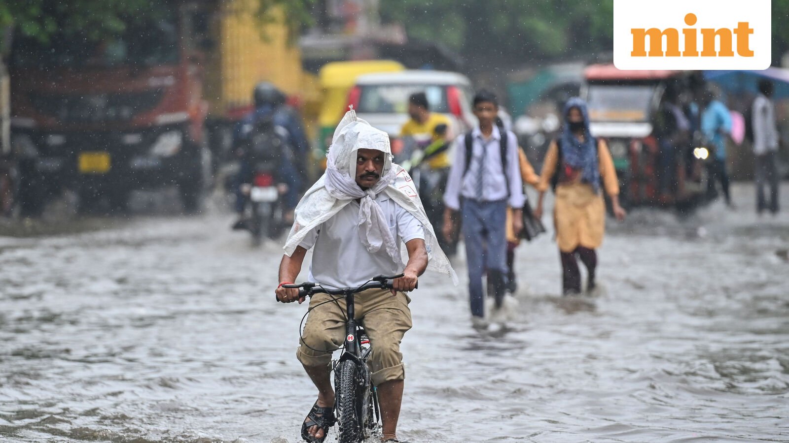 डिप्रेशन बनने से पूर्व, मध्य और उत्तर भारत में मॉनसून की बारिश तेज़ हो जाएगी