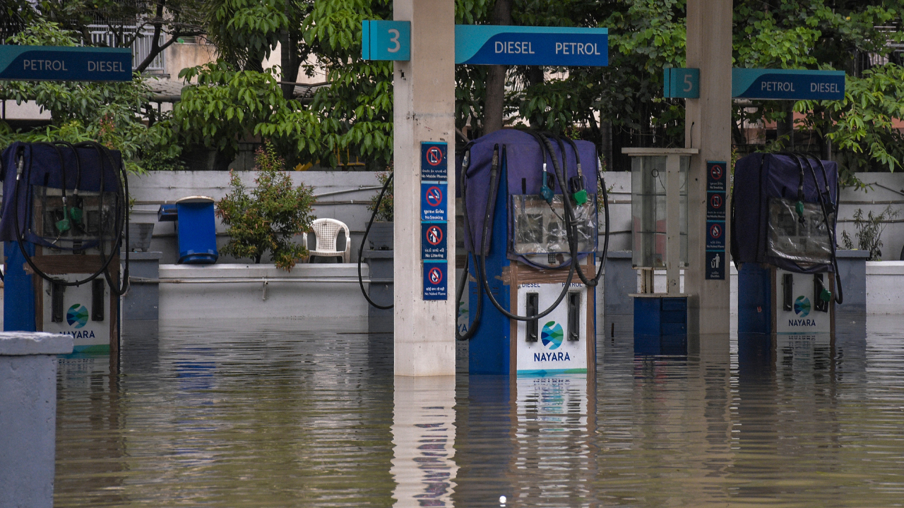 Gujarat Braces for Two Days of Extremely Heavy Rain; Red Alert Issued for Several Districts