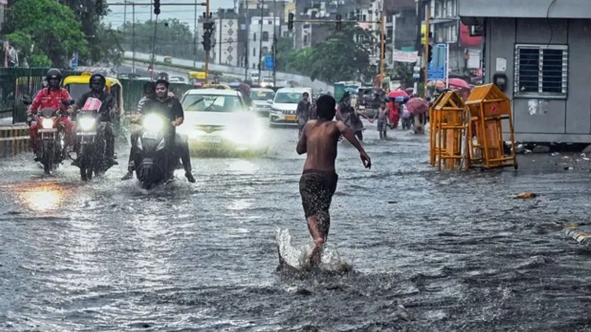 Weather Update: IMD Issues Heavy Rain Alert For Gujarat, Maharashtra, 17 Other States; Check Forecast For Delhi