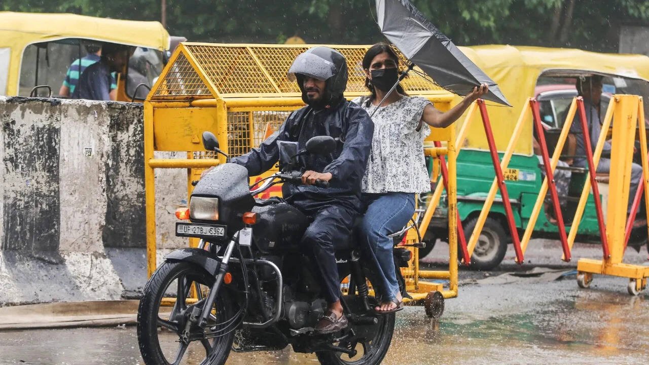 Weather tomorrow: IMD forecasts very heavy rain in 3 states; Delhi, UP, Maharashtra among areas on alert