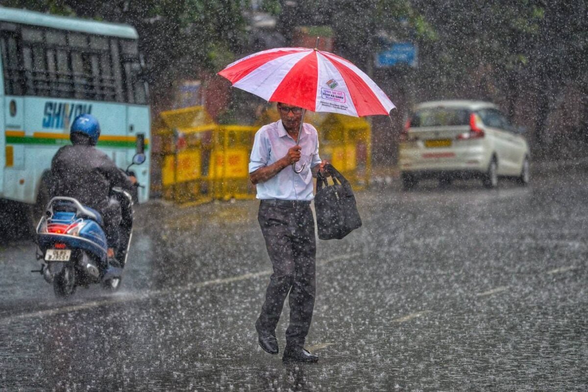 આવતીકાલે હવામાનની આગાહી: IMD અનેક રાજ્યો માટે ભારે વરસાદની ચેતવણી જારી કરે છે, વિગતો તપાસો