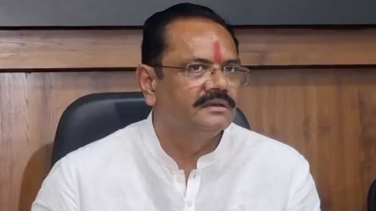 Gujarat govt forms teams to ensure fair fertiliser distribution