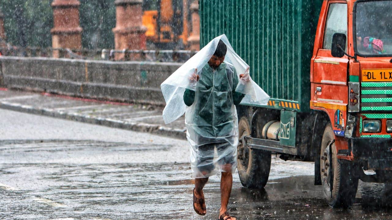 Gujarat put on red alert for extremely heavy rain; flash flood warning issued by IMD