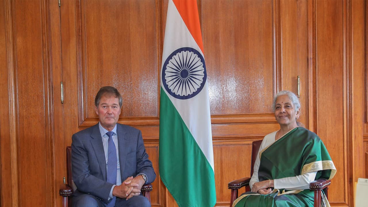 સીતારમણે કેનેડાની OTPP ને ભારતના ઈન્ફ્રાસ્ટ્રક્ચરમાં રોકાણ વધારવા વિનંતી કરી.