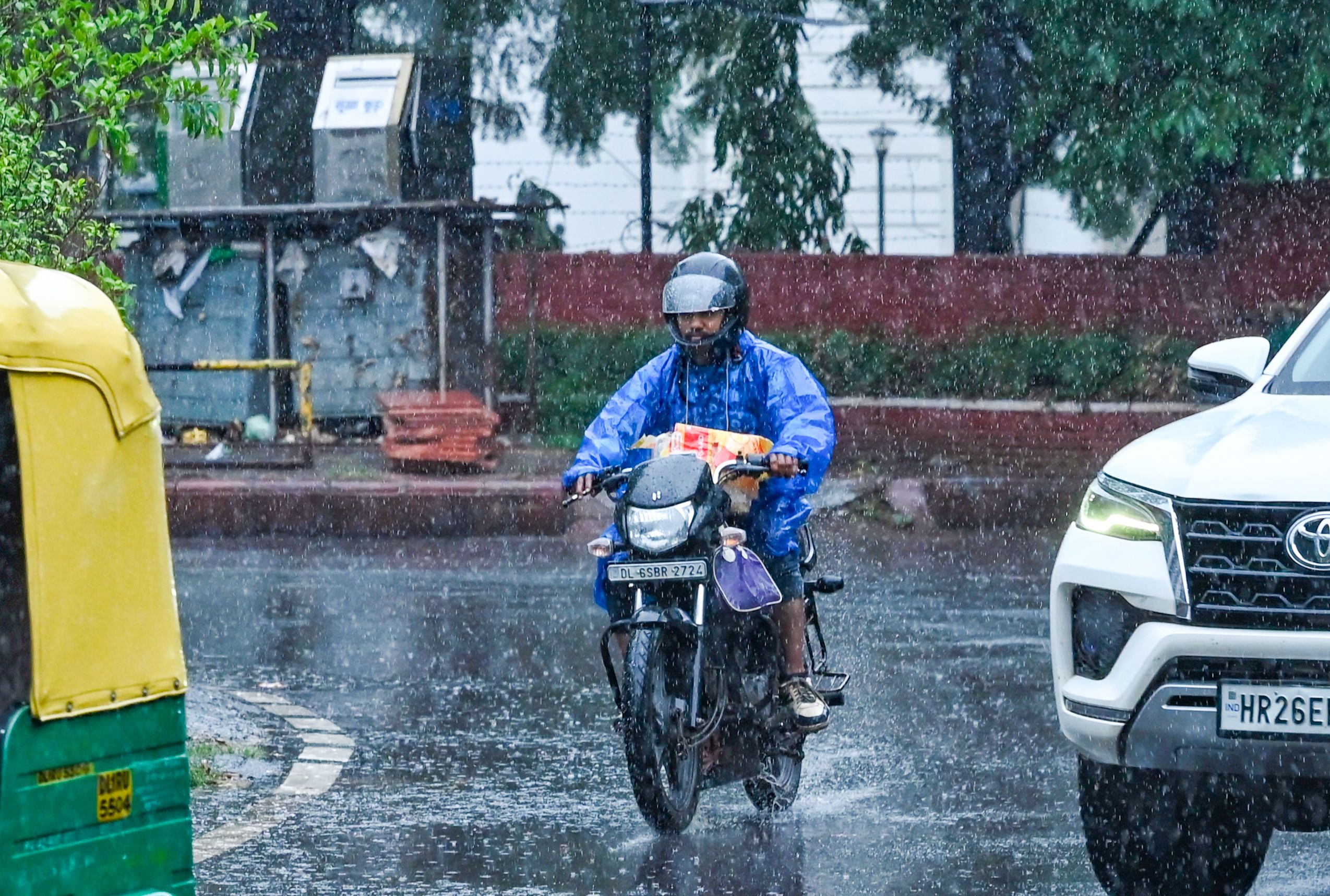 Delhi-NCR braces for heavy rain as IMD issues fresh monsoon alert across several states