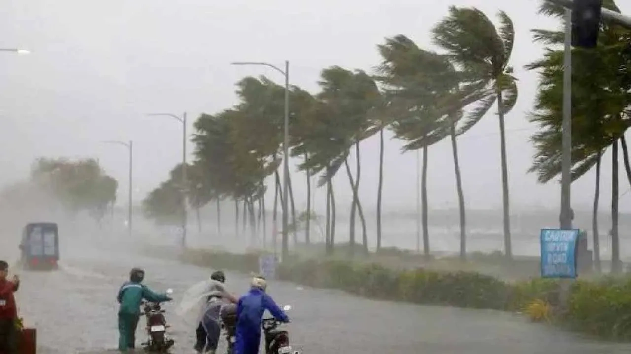 હવામાન અપડેટ: IMD એ યુપી-બિહાર અને આ 16+ રાજ્યોમાં ભારે વરસાદ, તોફાનની ચેતવણી જારી કરી