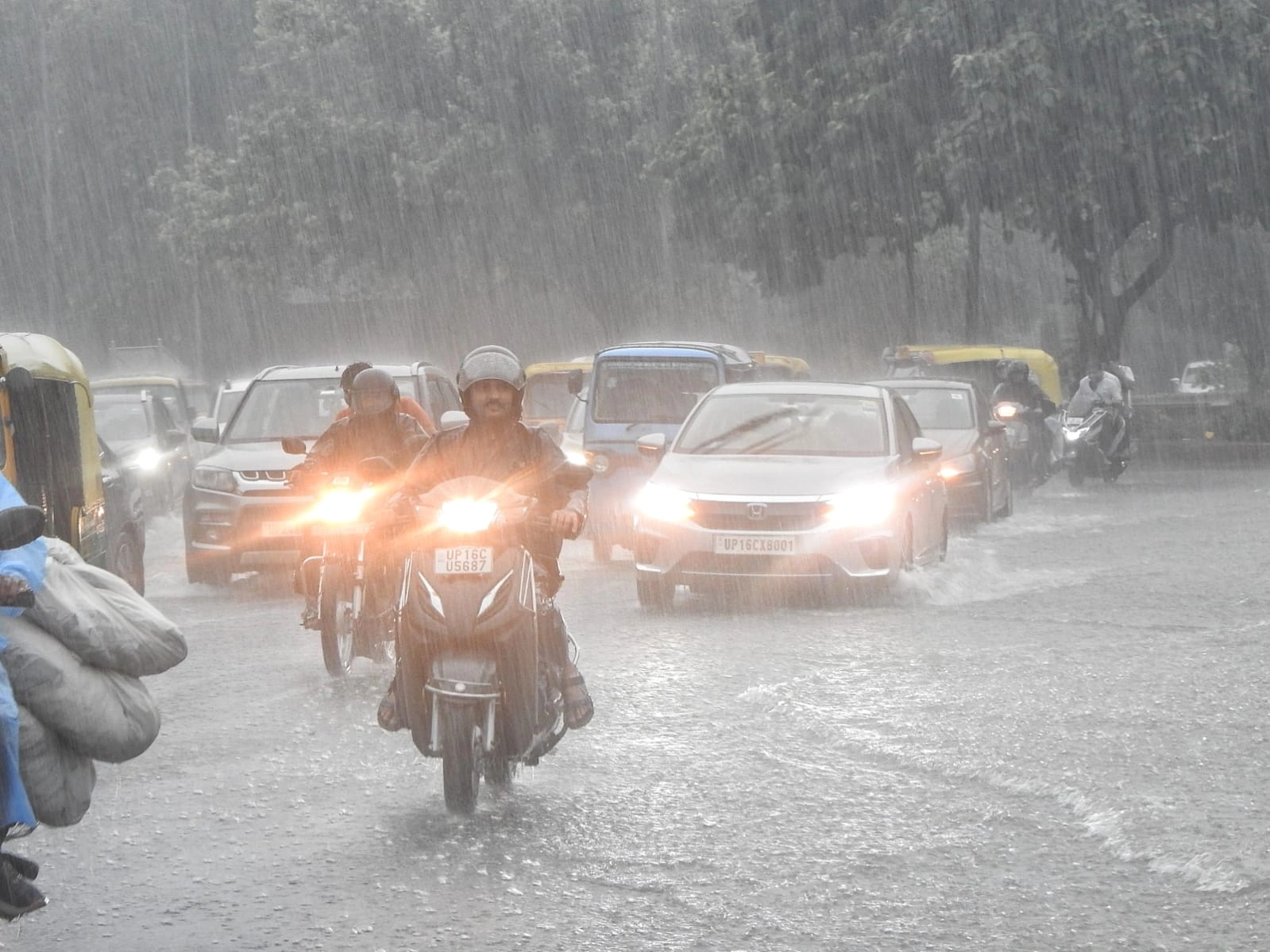 IMD Heavy Rain Alert: 9 active cyclonic systems active, IMD issues heavy rain alert in 20+ states, torrential rain from UP to Bihar