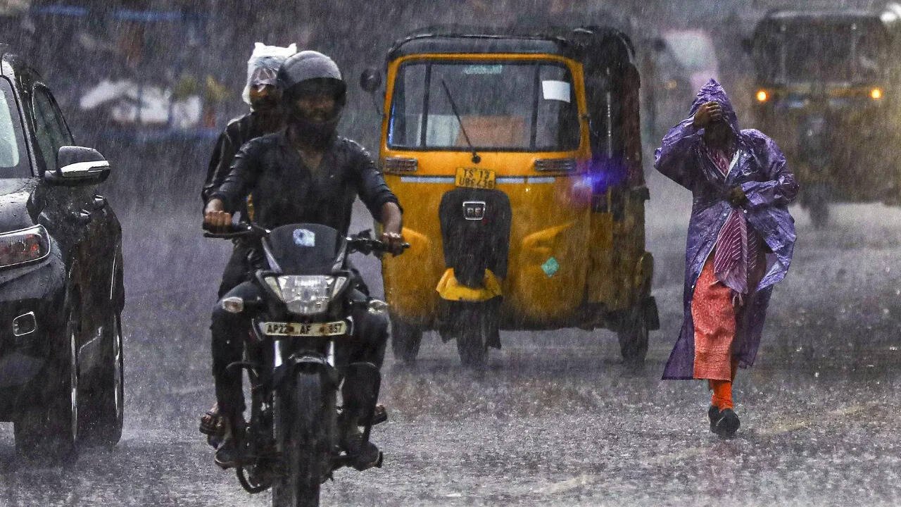 આવતીકાલનું હવામાન: IMD એ 4 રાજ્યોમાં ખૂબ જ ભારે વરસાદની ચેતવણી આપી; ઓડિશા, છત્તીસગઢ માટે અત્યંત ભારે વરસાદનું એલર્ટ