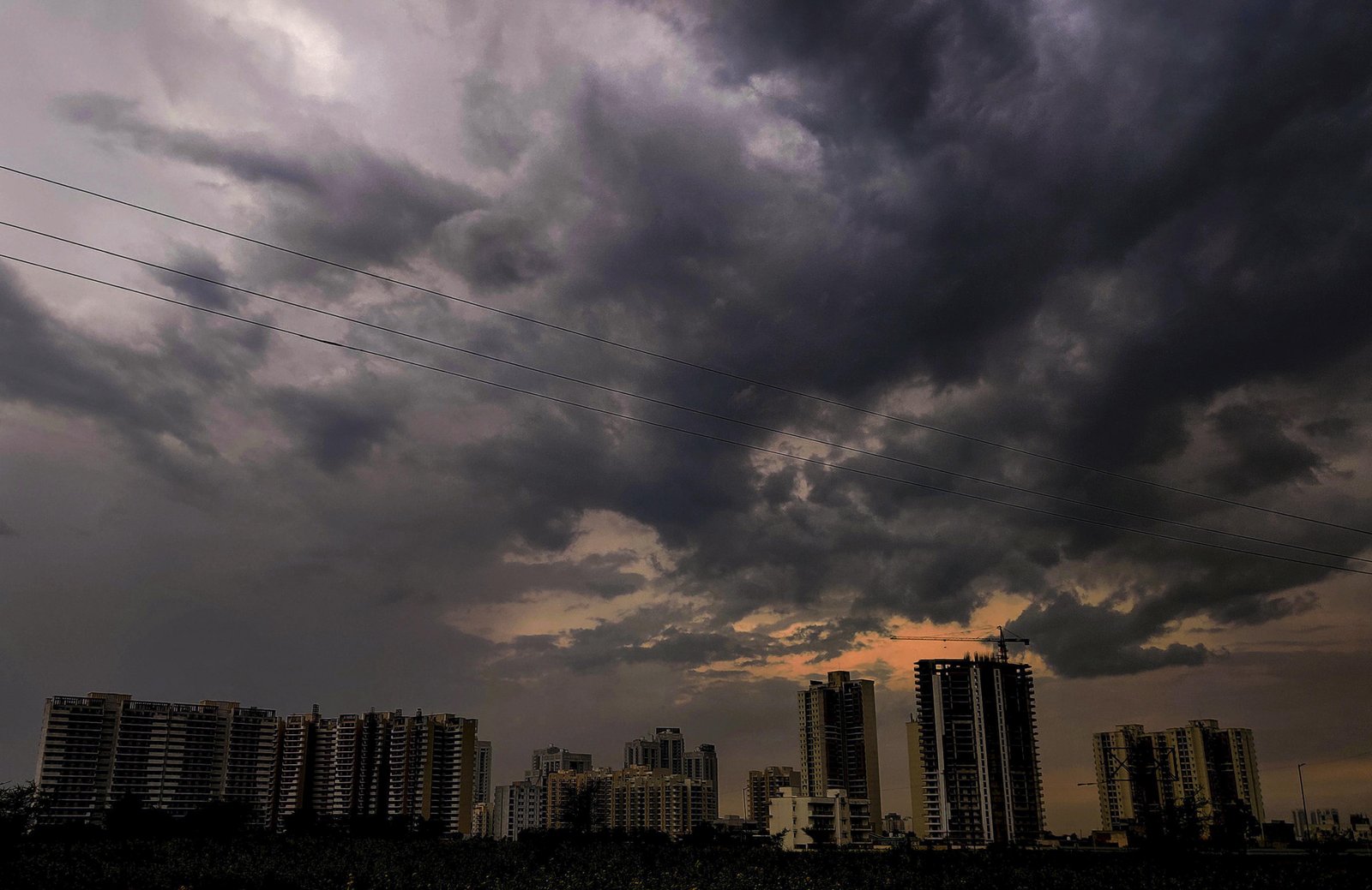Delhi sees sunny morning; floods and landslides disrupt life across India