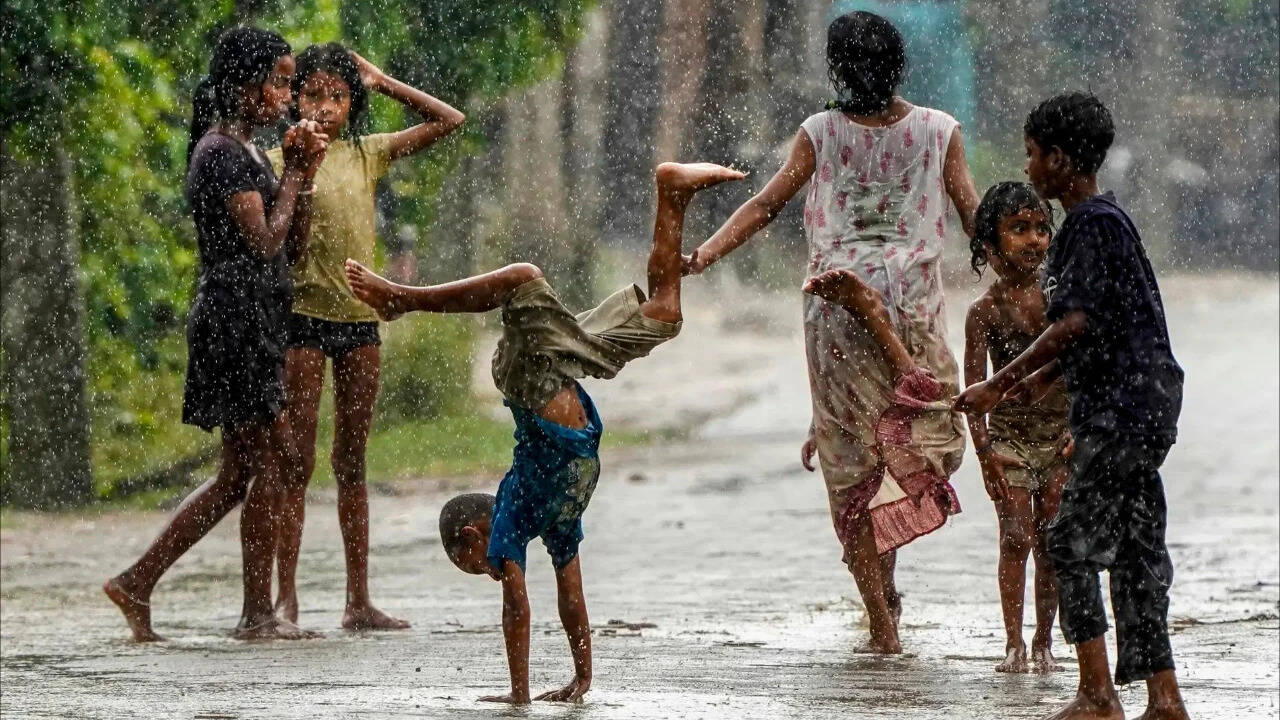 Weather tomorrow: IMD issues 'red' alert for parts of UP; heavy to very heavy rainfall likely across north, central India
