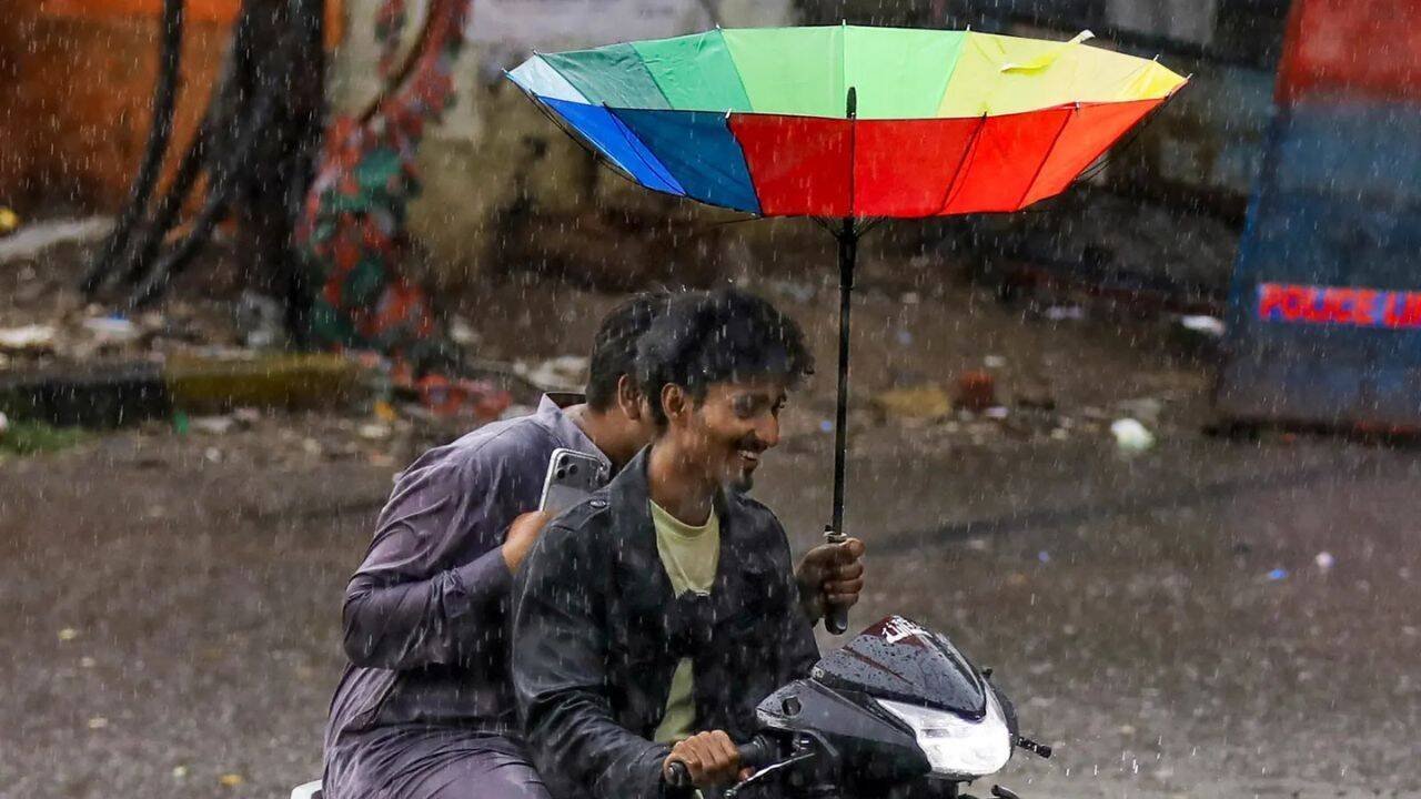 આવતીકાલે હવામાન: IMD 20 રાજ્યોમાં ભારે વરસાદની આગાહી કરે છે; વાવાઝોડું, કેટલાક વિસ્તારોમાં વીજળી પડવાની શક્યતા